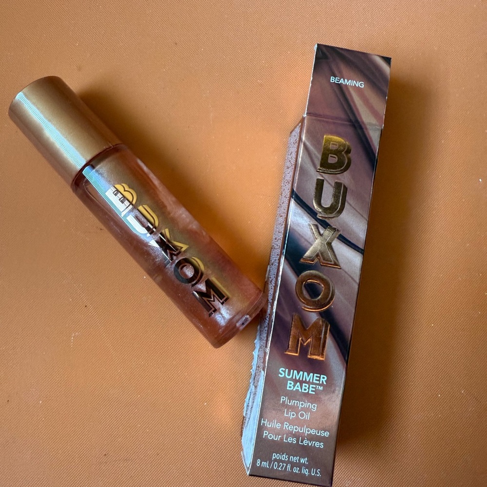 Buxom summer babe plumping lip oil beaming